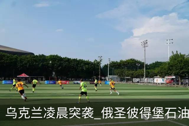 乌克兰凌晨突袭 俄圣彼得堡石油码头遭袭起火