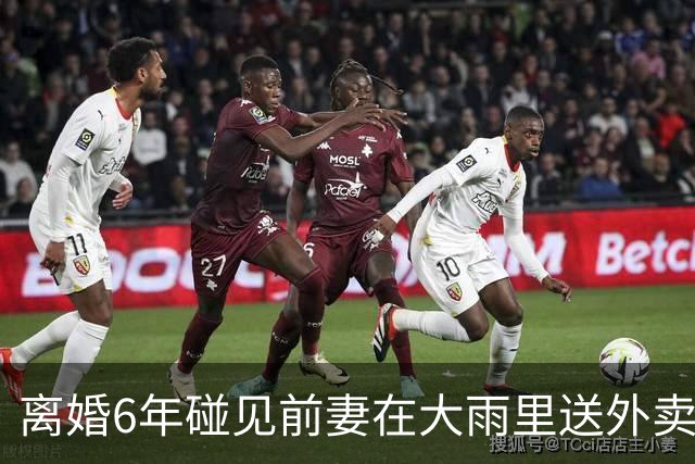 离婚6年碰见前妻在大雨里送外卖，我不忍心偷偷转了20万，没过几天得知她跑单的内情，我站在原地直抹泪